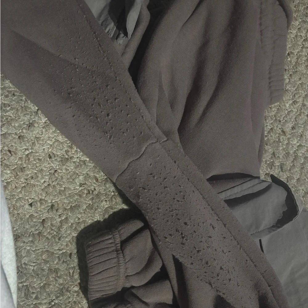 Buckle’s Gilded Intent brand sweatpants size MEDIUM - Picture 2 of 3